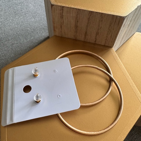 Chic minimalist antique finish earring - Picture 5 of 5